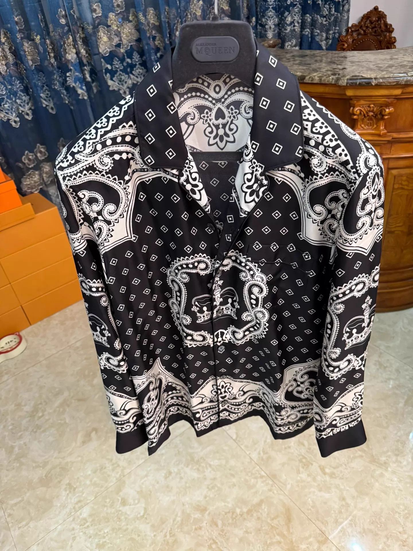 Dolce & Gabbana DG Silk DG Crown Black White Floral Shirt 39 (50) Size US M / EU 48-50 / 2 - 1 Thumbnail