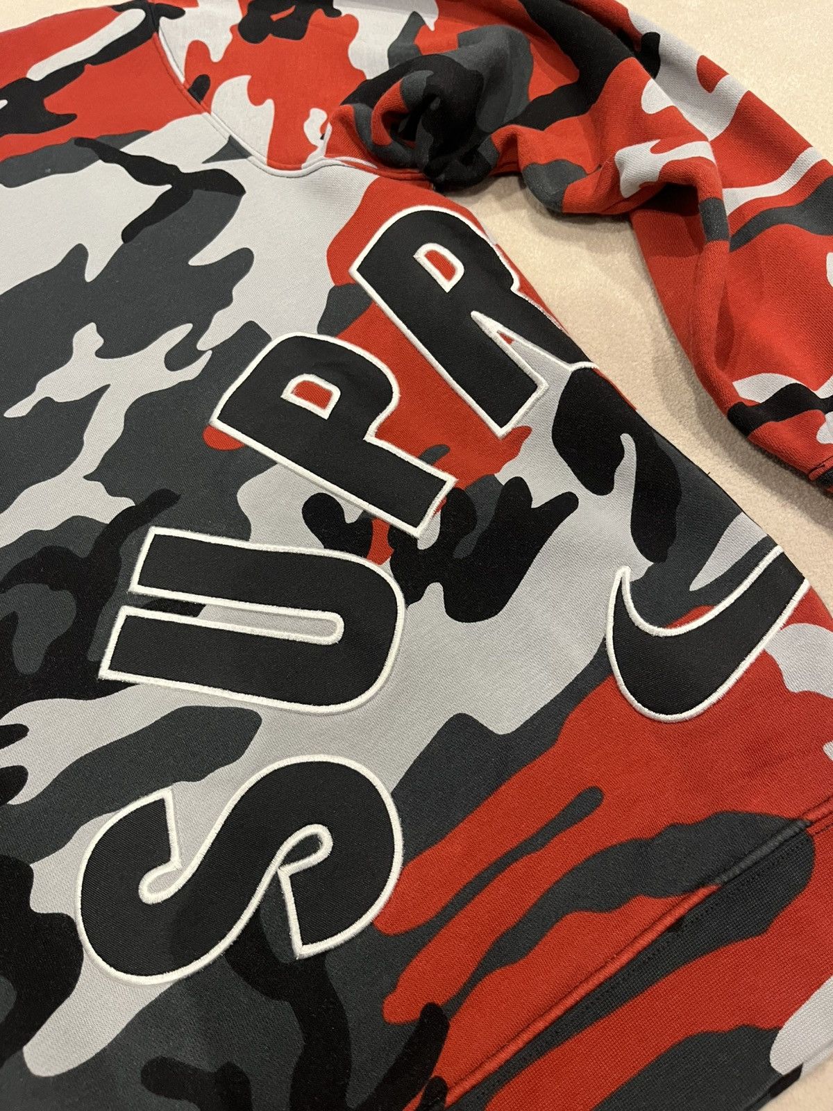 Nike × Supreme Supreme x Nike crew neck camo Size US S / EU 44-46 / 1 - 4 Thumbnail
