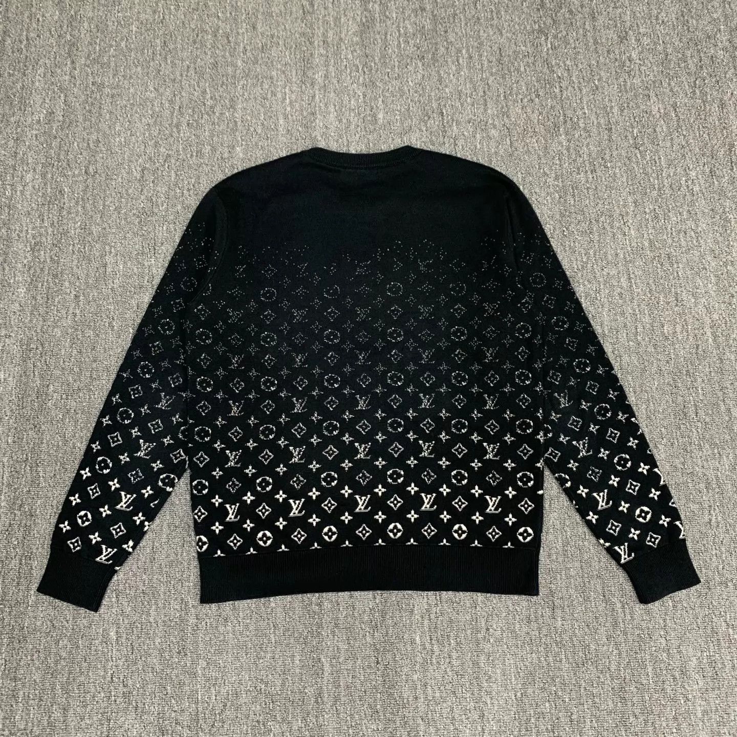 Louis Vuitton LV Monogram Gradient Black Knit Sweatshirt M Size US M / EU 48-50 / 2 - 2 Thumbnail