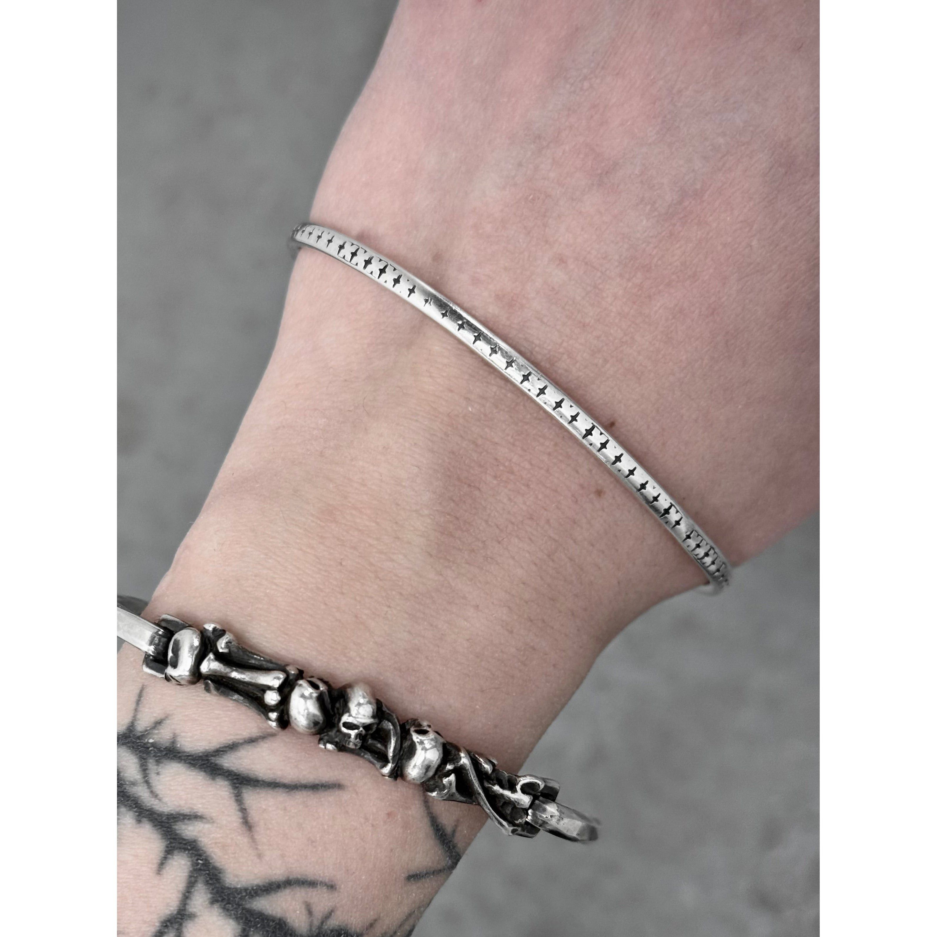 Werkstatt Munchen WERKSTATT:MÜNCHEN .925 Silver Cross Pattern Hook Bangle Size ONE SIZE - 5 Thumbnail