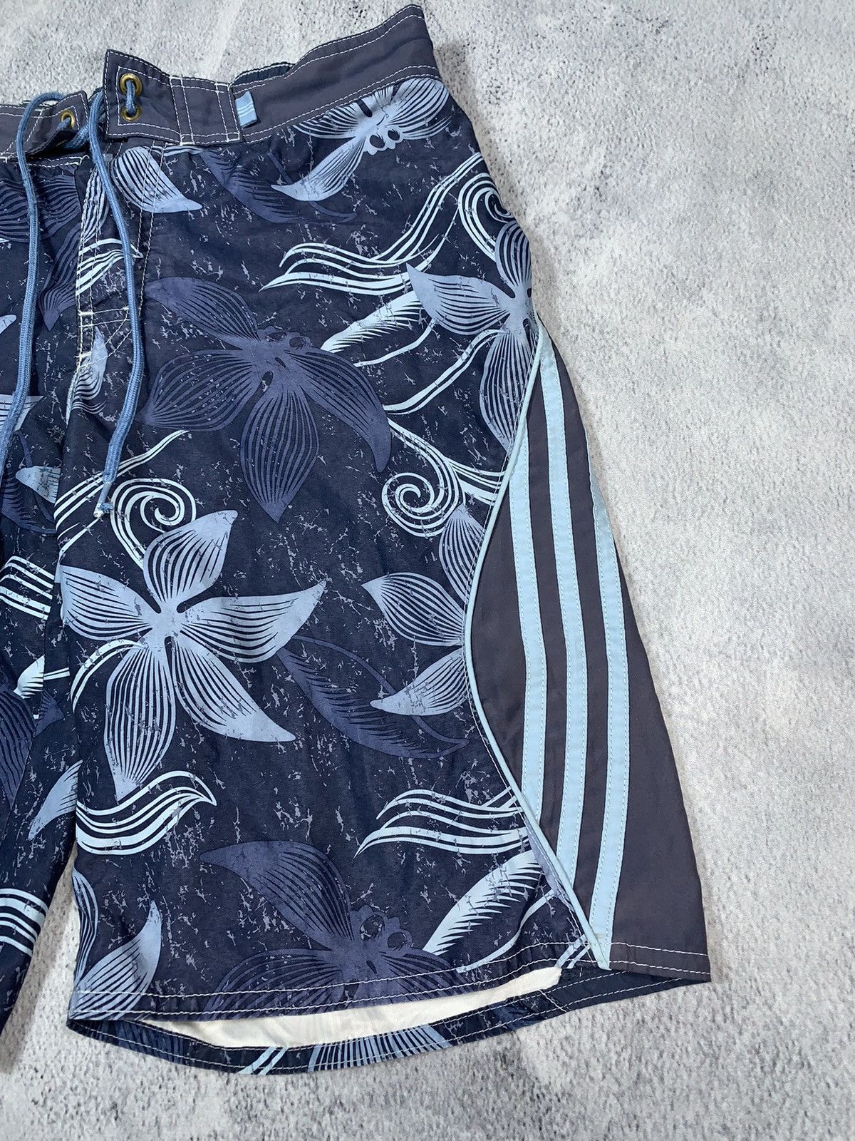 Adidas × Vintage Vintage Adidas faded surf shorts streetwear style size 30 Size US 30 / EU 46 - 3 Thumbnail