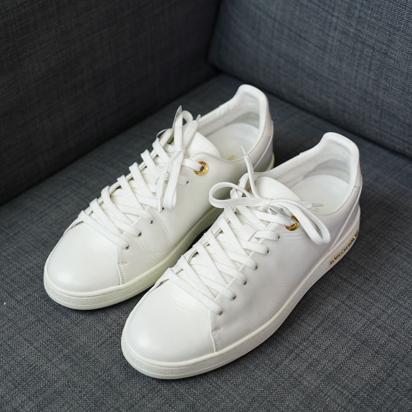 Louis Vuitton Louis Vuitton White Lowtop Sneakers us_7-5 Women Size US 7.5 / IT 37.5 - 1 Thumbnail