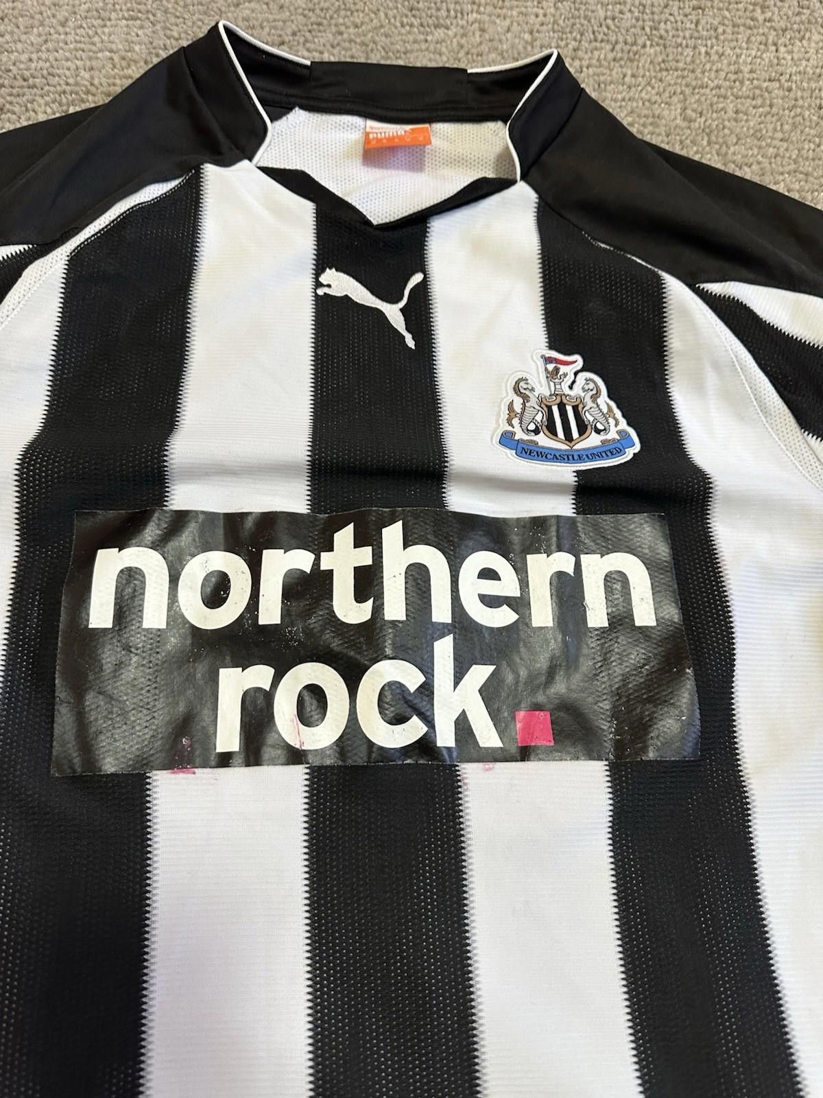 Puma NEWCASTLE UNITED 2010 2011 HOME FOOTBALL SHIRT SOCCER JERSEY Size US M / EU 48-50 / 2 - 4 Thumbnail