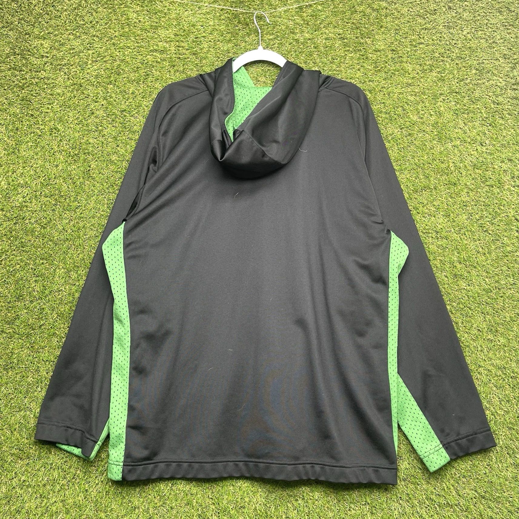 Nike VINTAGE Nike Hoodie Mens XL Black Pullover Swoosh Logo Sweatshirt Athletic 90s Theme Mens Size US XL / EU 56 / 4 - 2 Thumbnail