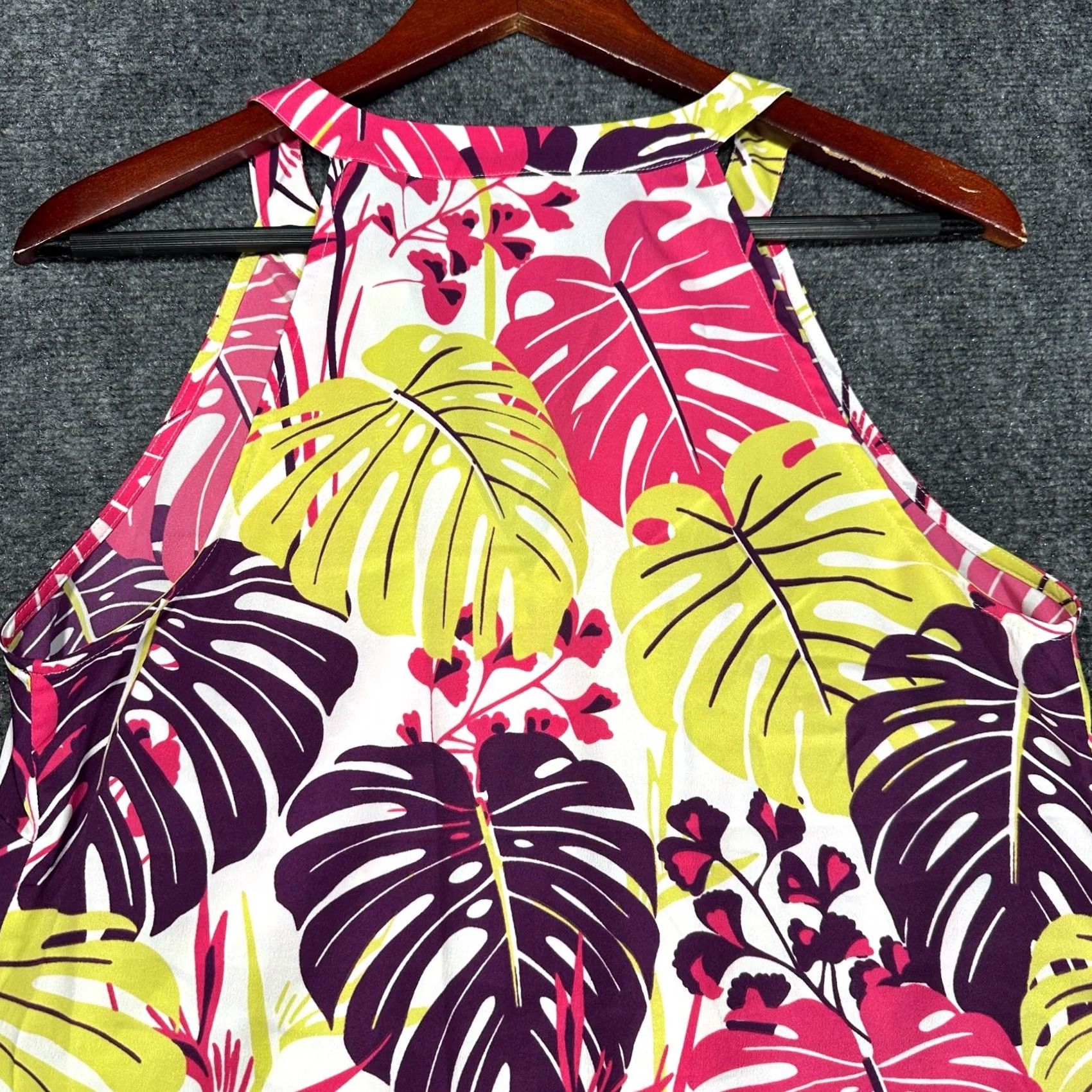 Banana Republic Banana Republic Top Womens Small Floral Print Blouse Sleeveless V Neck Pullover Multicolor Polyester Woven Casual Womens 90s? Size S / US 4 / IT 40 - 6 Thumbnail