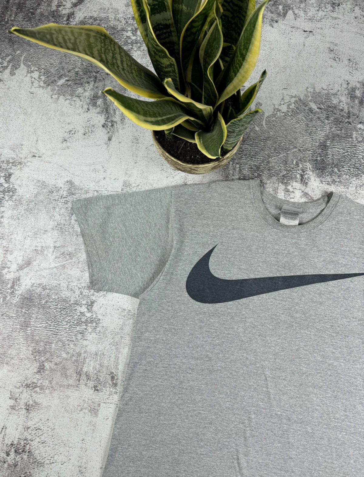 Nike 90S Nike Big Swoosh Grey Basic Sportswear Blank T Shirt Tee Size US L / EU 52-54 / 3 - 4 Thumbnail