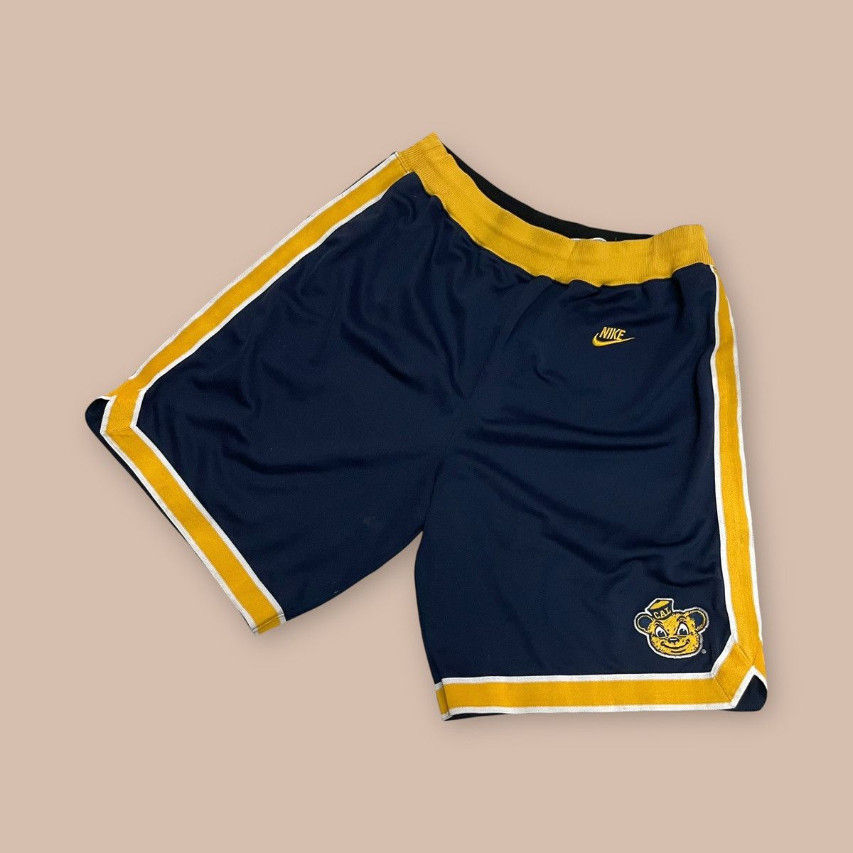 Nike VTG 90's Nike University of California Golden Bears Shorts Size US 34 / EU 50 - 1 Thumbnail