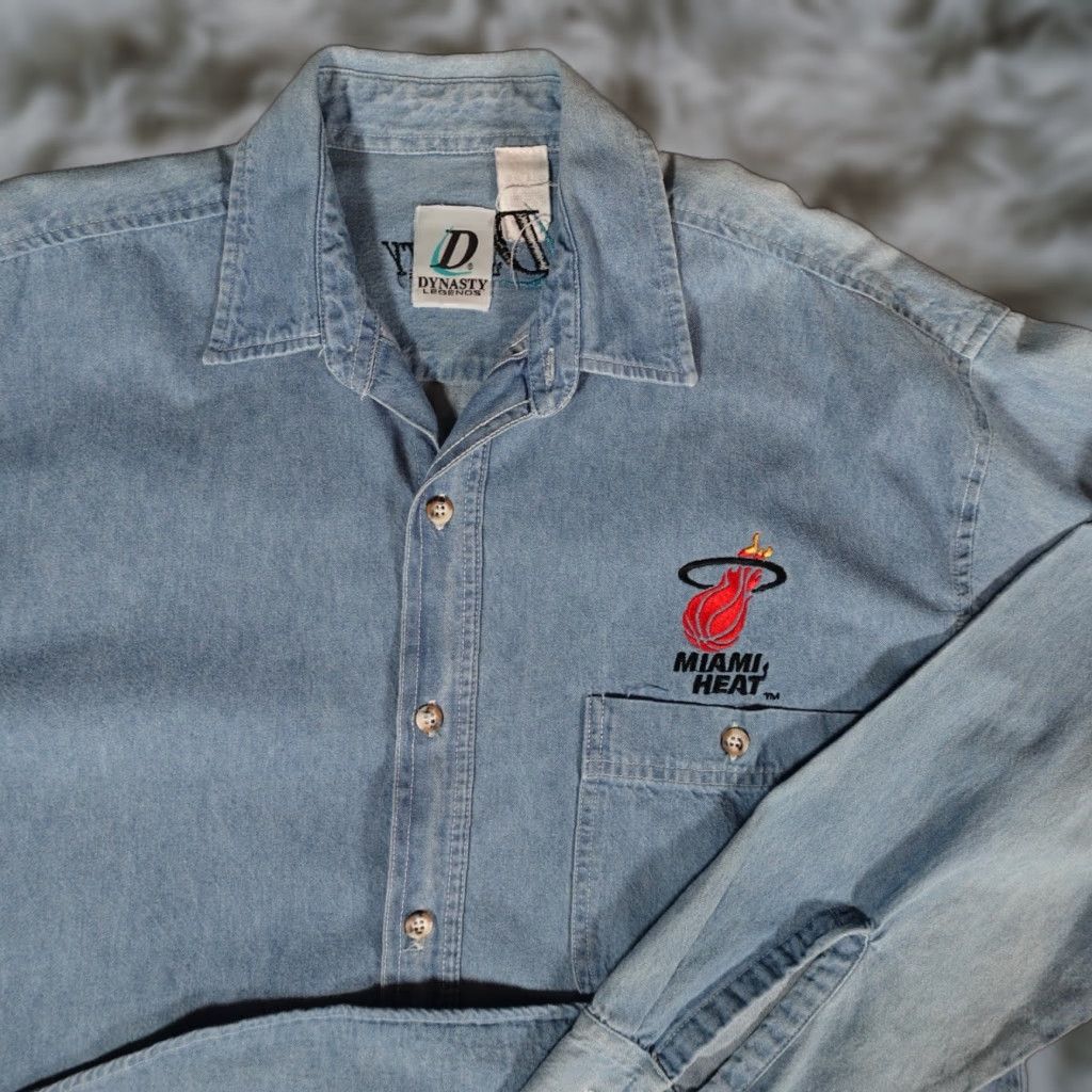 Vintage Vintage Dynasty Miami Heat 90s Mens Button-Up Denim Shirt Big & Tall M Blue Casual Size US M / EU 48-50 / 2 - 1 Thumbnail