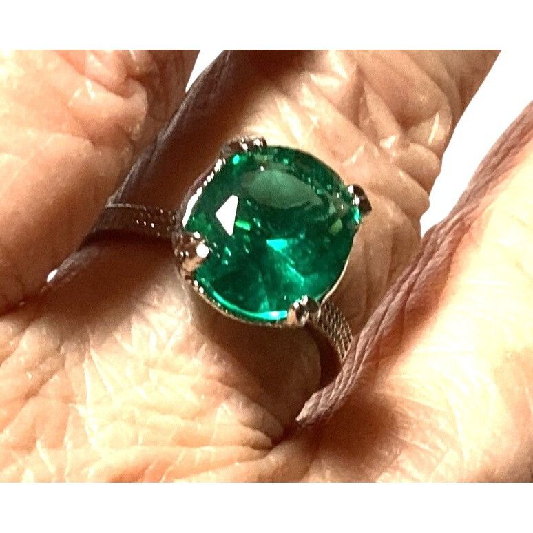Other Green Faux Emerald Oval Cut Silver-tone Solitaire Prong Set Size ONE SIZE - 3 Thumbnail