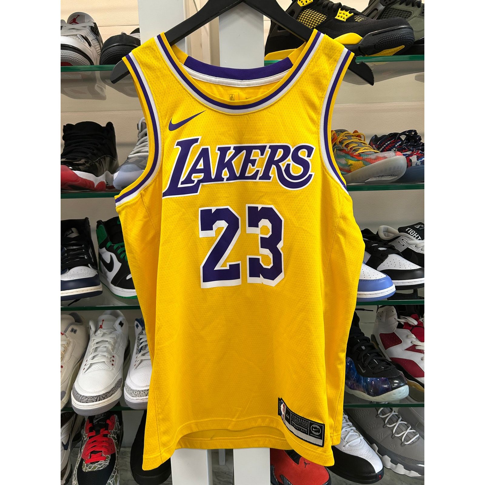 NBA × Nike Los Angeles Lakers LeBron James #23 Icon Edition jersey Size US M / EU 48-50 / 2 - 1 Thumbnail