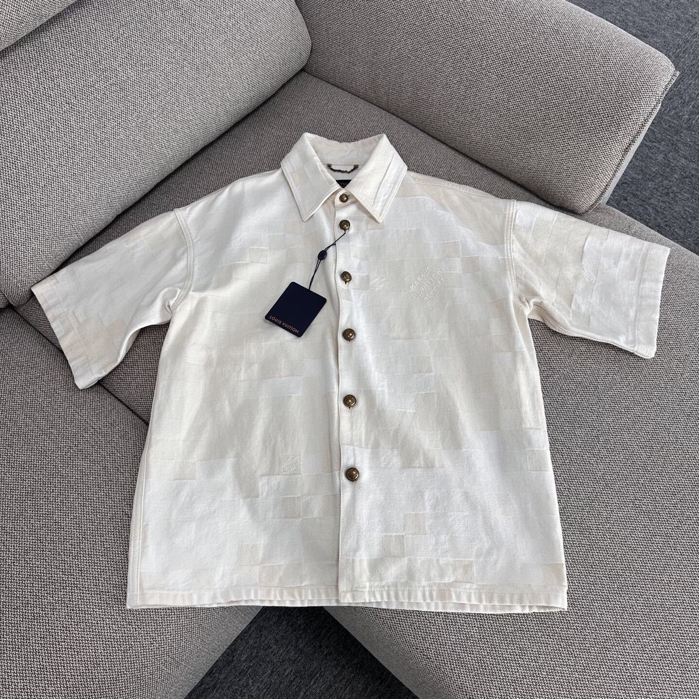 Louis Vuitton Louis Vuitton Beige Shirt s Men Size US S / EU 44-46 / 1 - 1 Thumbnail