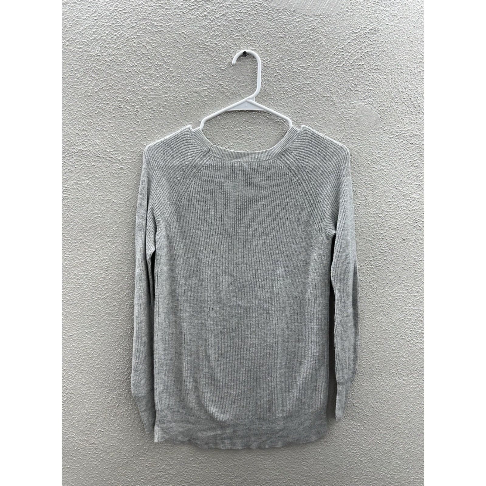 American Eagle Outfitters American Eagle Outfitters Sweater Womens Size XS Gray Long Sleeve Thin Knit Pullover Regular 90s Pattern Solid Crew Neck"} Size XS / US 0-2 / IT 36-38 - 5 Thumbnail
