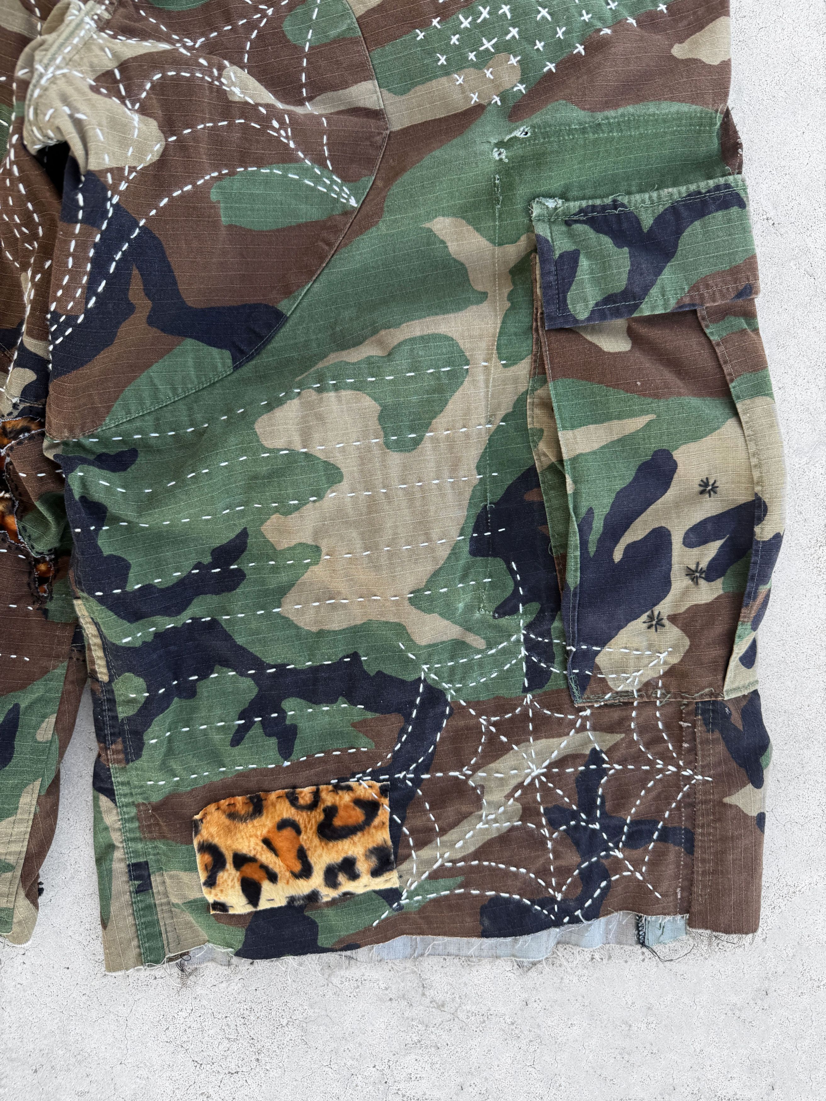 Japanese Brand 1995s VINTAGE CAMO CARGO SASHIKO PATCH SHORTS Size US 34 / EU 50 - 10 Thumbnail