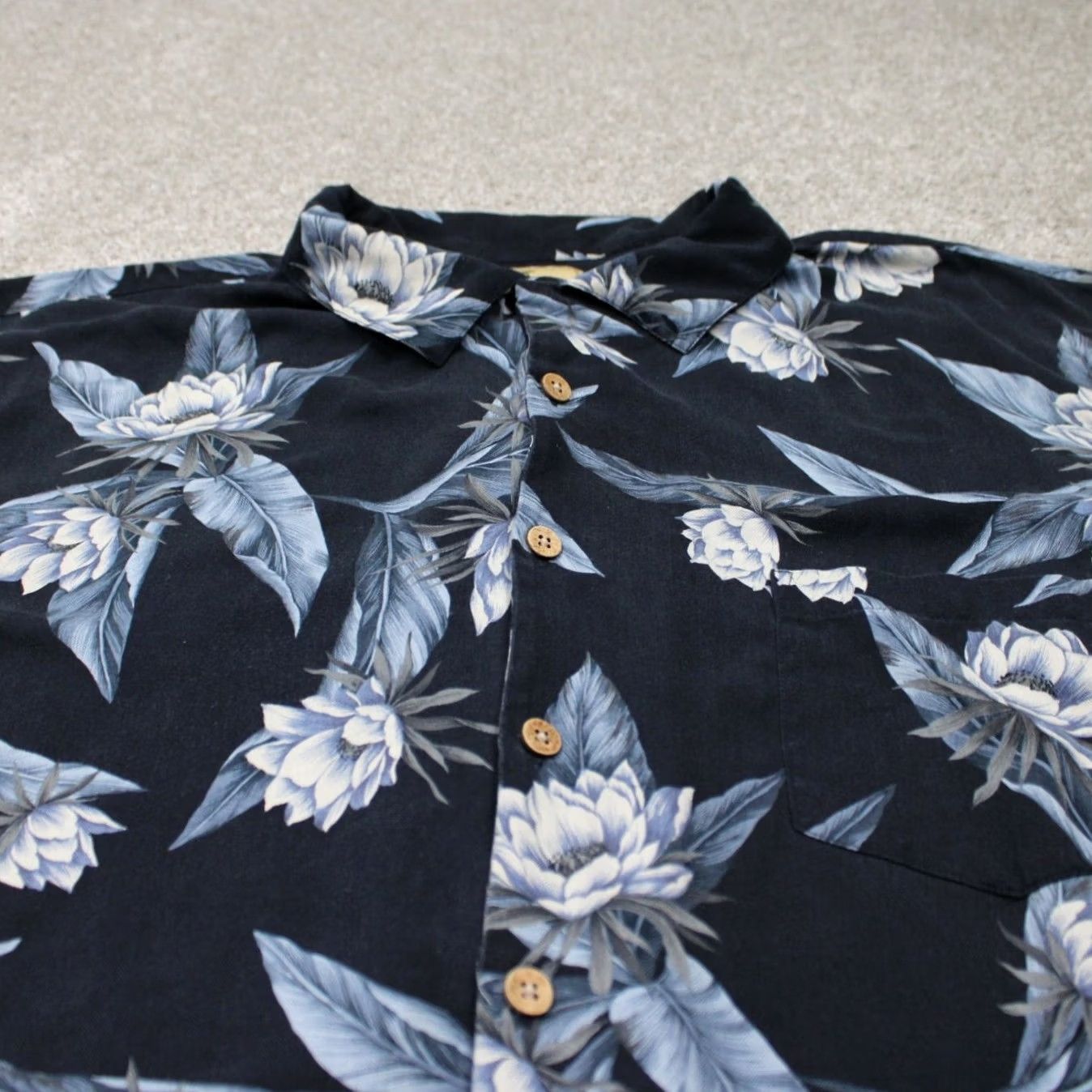Vintage Jamaica Jaxx Silk Button-Up Floral Camp Shirt Men 2XL Blue S/S Collared Casual/Party/Cocktail All Seasons Shirt Mens 2XL Blue Floral Silk Button-Up Size US XXL / EU 58 / 5 - 4 Thumbnail
