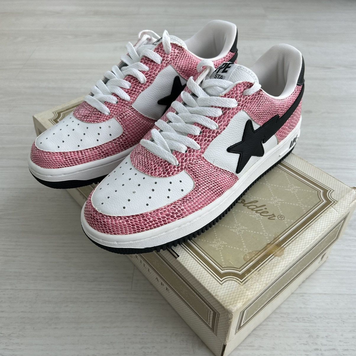VERY RARE OG 2002 A BATHING APE PINK SNAKESKIN BAPESTA