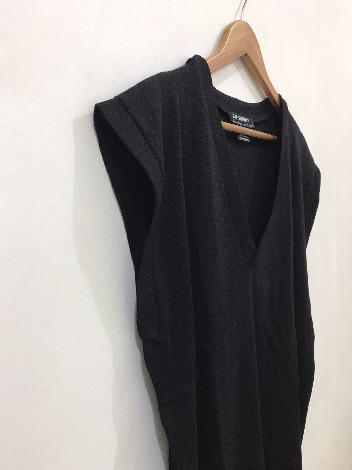 Raf Simons Raf Simons Autumn / Winter 1998 Black Sleeveless Tank Top Size US M / EU 48-50 / 2 - 3 Thumbnail