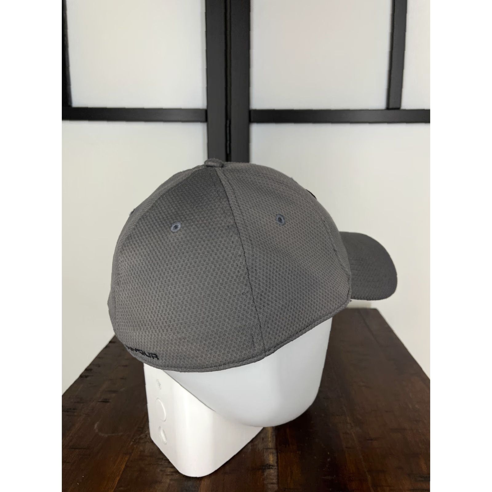 Under Armour Under Armour Hat Cap Fitted XL Adult Gray Polyester Outdoors Camp Hike Baseball Cap Men Black 90s Outdoor Sports Breathable Lightweight Mens Size ONE SIZE - 7 Thumbnail
