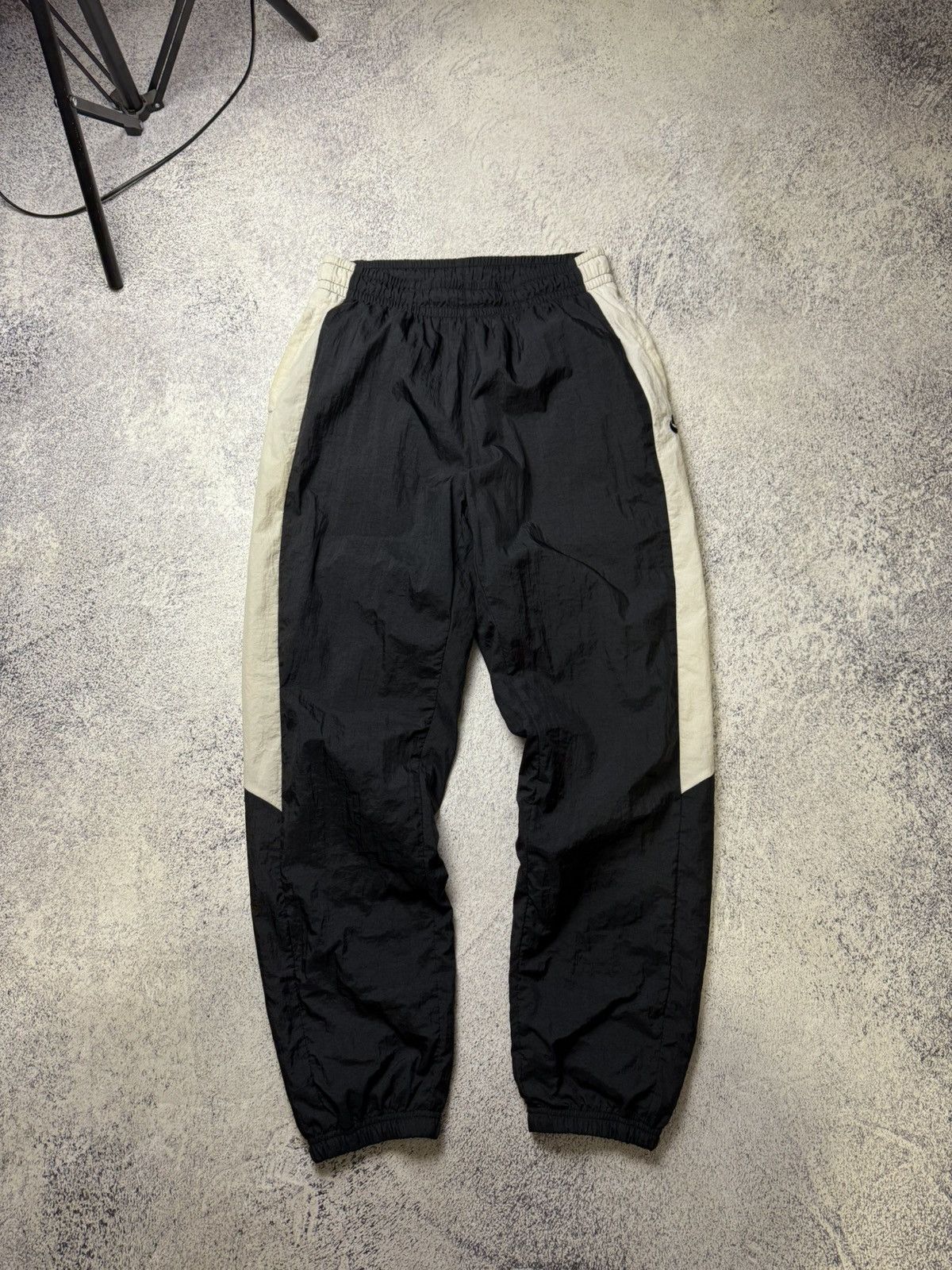 Nike Vintage Nike Nylon Drill Pants Y2K Black Size US 34 / EU 50 - 2 Thumbnail