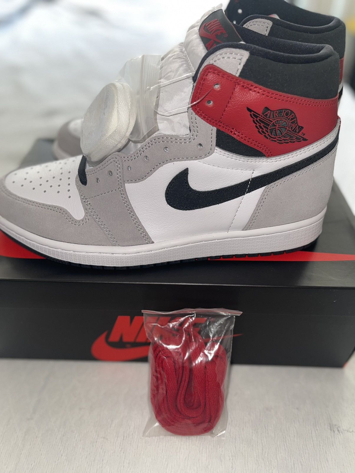 Jordan Brand DS Air Jordan 1 Retro High OG Light Smoke Grey with red lace Size US 10 / EU 43 - 1 Thumbnail