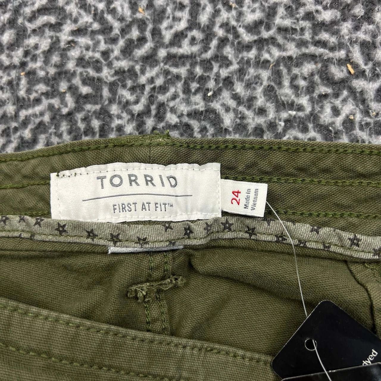 Torrid Torrid Cropped Pants Women 24 Green Pockets Outdoor 48x25 Size 24" / US 00 / IT 34 - 7 Thumbnail