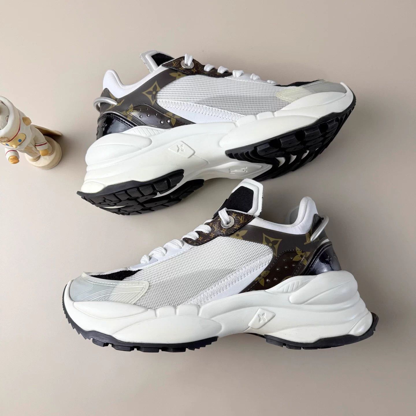 Louis Vuitton LV Run55 White Brown Casual Shoes 37 EU Size US 6 / IT 36 - 5 Thumbnail