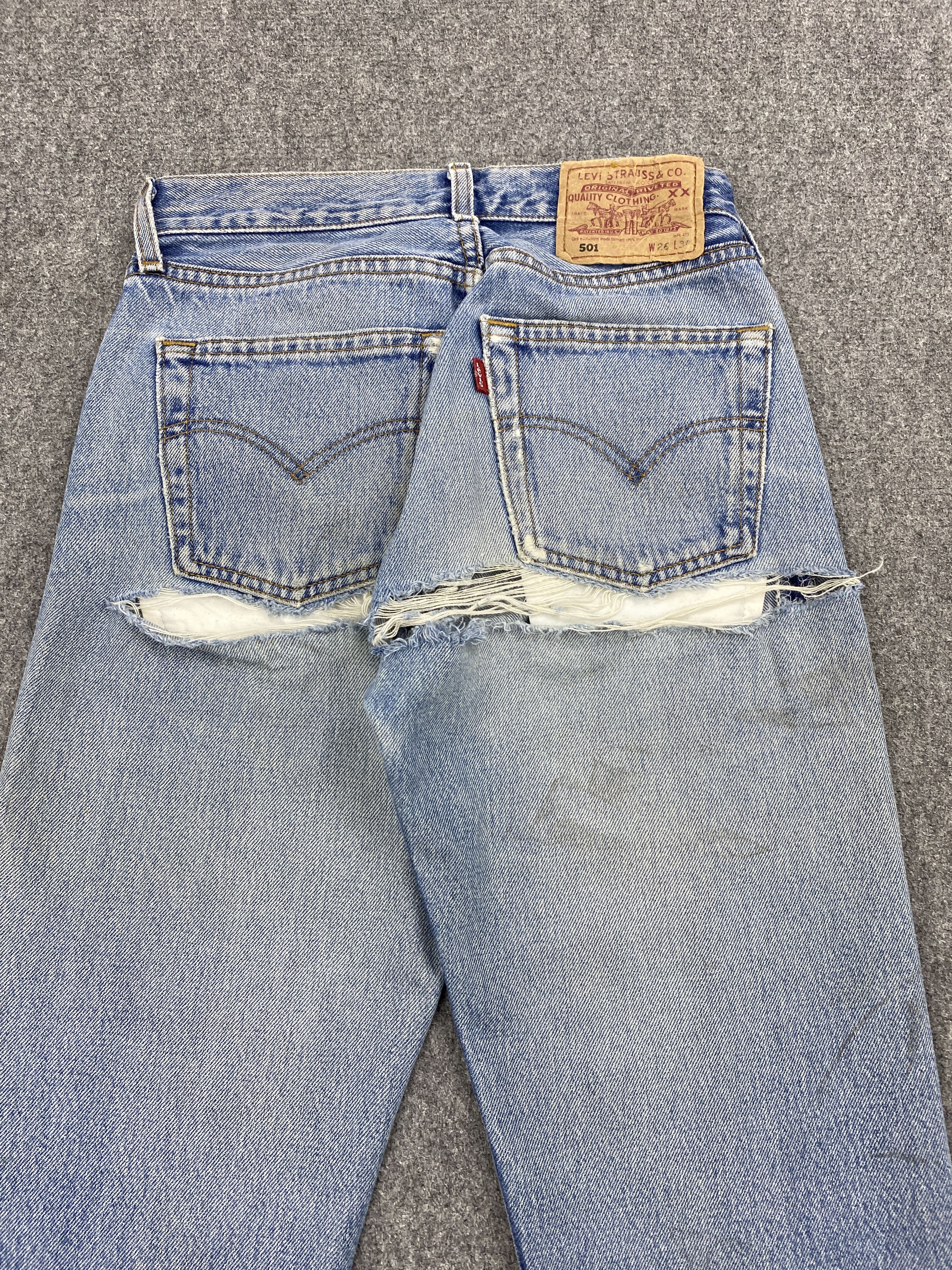 Levi's Distressed Vntage Levi's 501 Faded Blue Jeans DJ0019Z Size US 26 / EU 42 - 4 Thumbnail