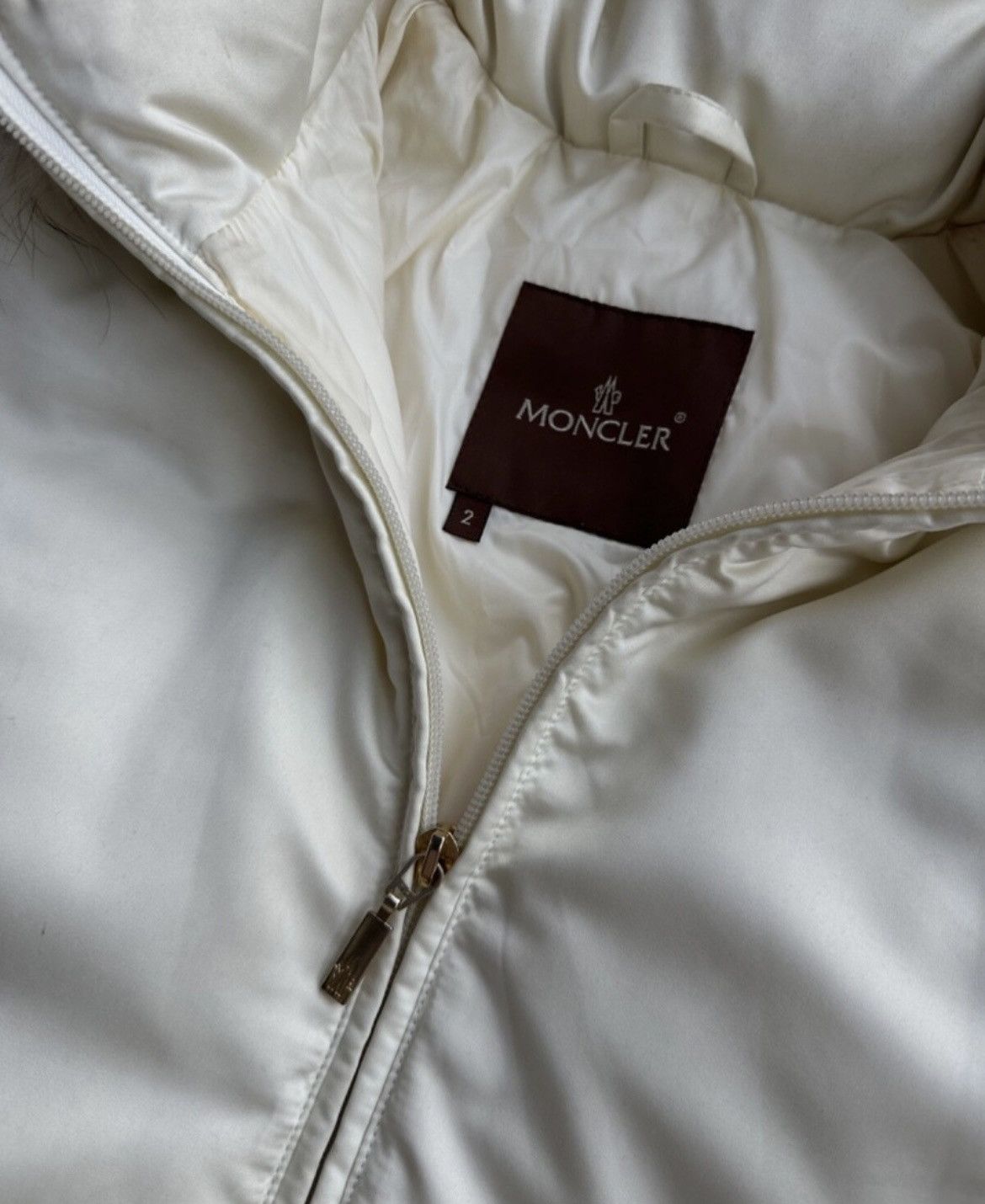 Moncler Vintage Moncler Beige Fur Woman Down Long Puffer Jacket Sz L Size L / US 10 / IT 46 - 3 Thumbnail