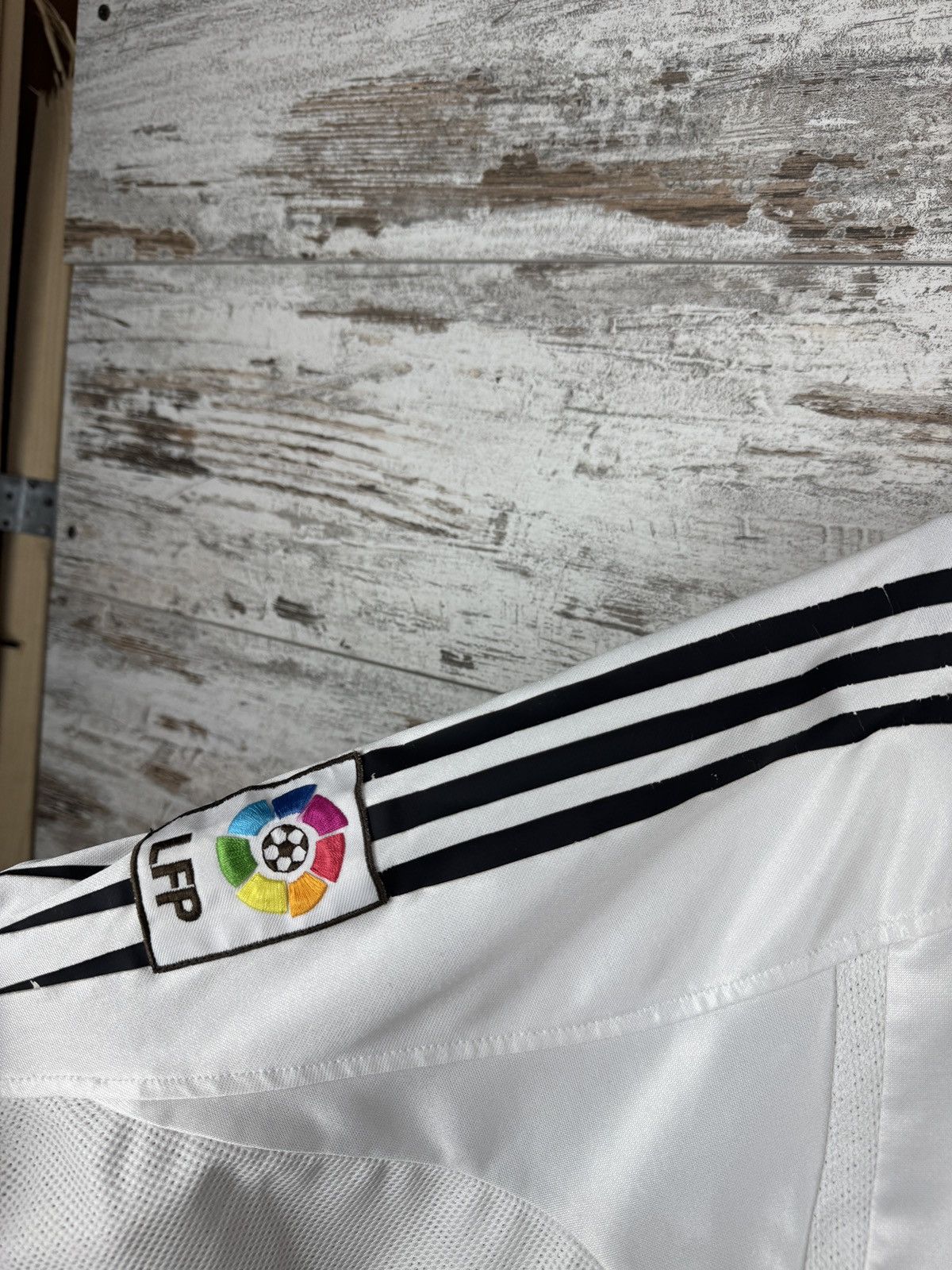 Adidas Mens Vintage Adidas Real Madrid 2003/04 home t-shirt jersey Size US M / EU 48-50 / 2 - 12 Thumbnail