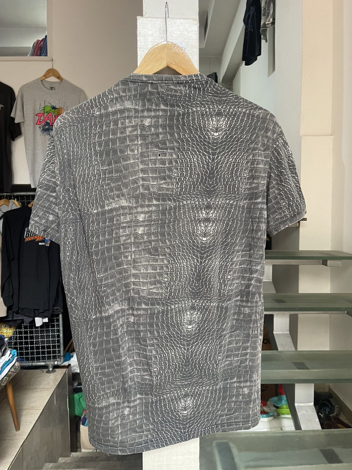 Roberto Cavalli Roberto Cavalli Croc Print T shirt Distressed Size US L / EU 52-54 / 3 - 2 Thumbnail