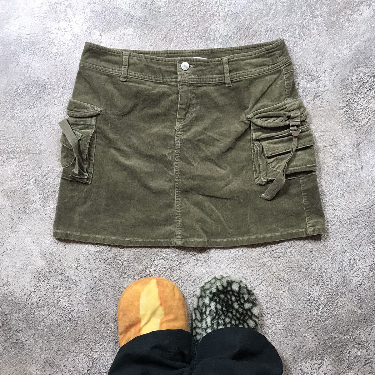 Vintage Vintage Y2K Cargo Mini Skirt Olive Streetwear Skate Baggy 30 Size 30" / US 8 / IT 44 - 1 Thumbnail