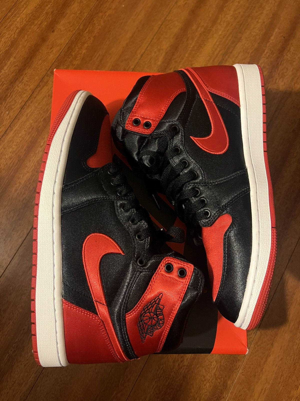 Jordan Brand × Nike Jordan 1 Satin Bred Size US 8.5 / EU 41-42 - 1 Thumbnail