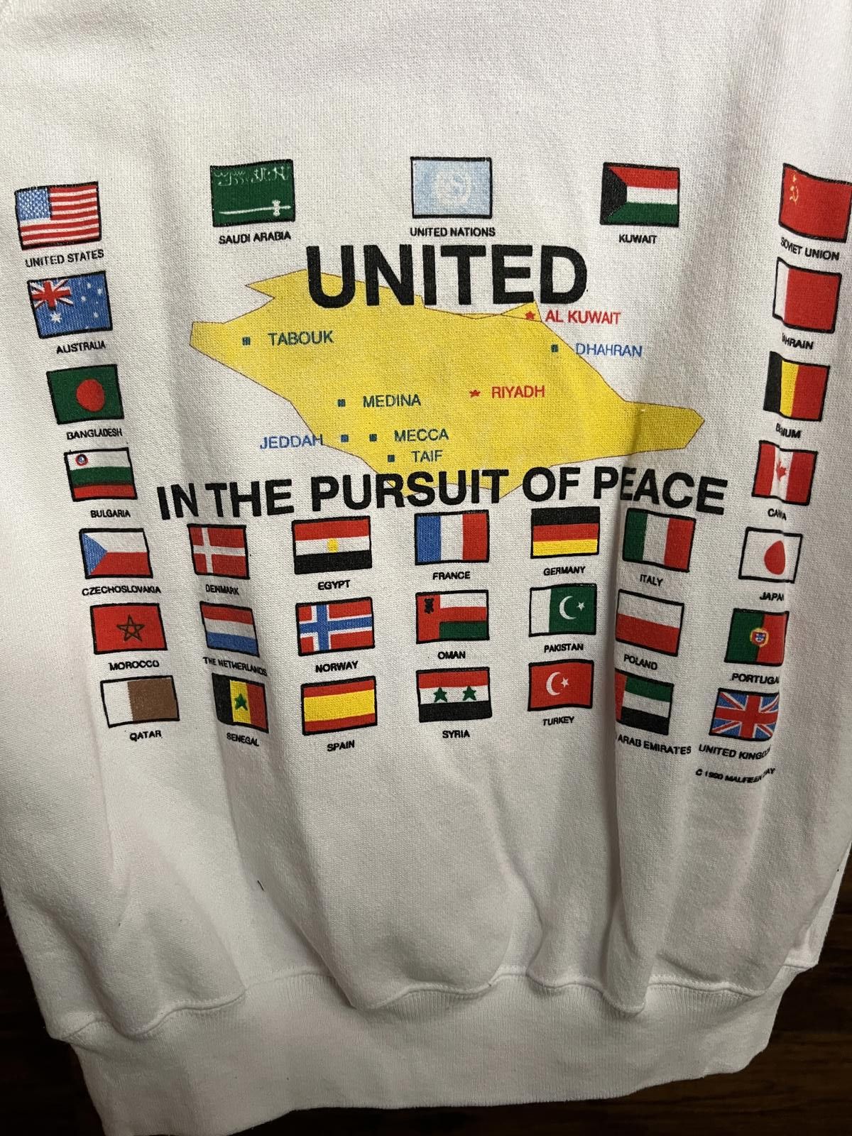 Hanes VTG Operation Desert Shield Crew Neck - 2 Sided 1990 -M Size US M / EU 48-50 / 2 - 6 Thumbnail