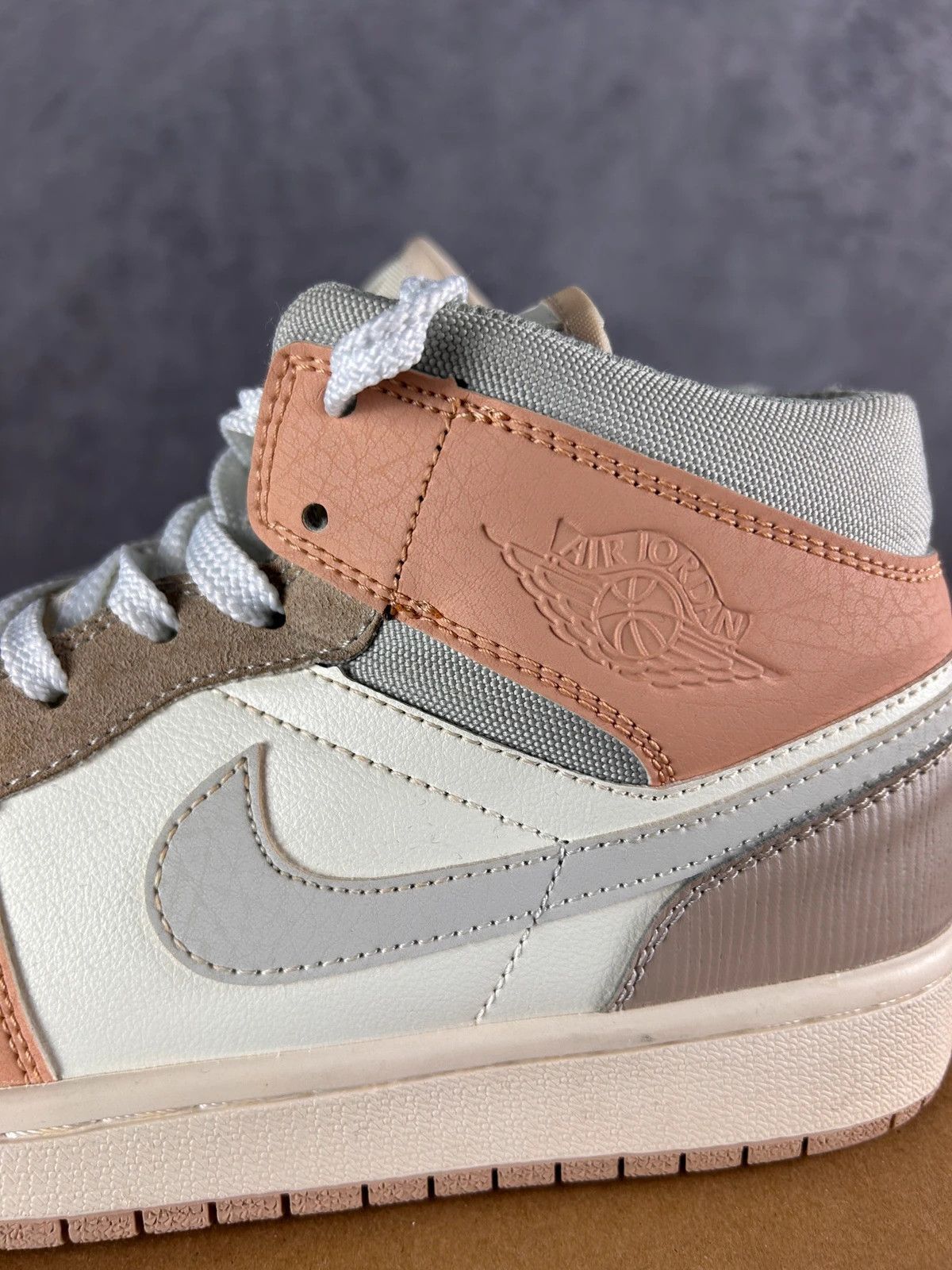 Jordan Brand Nike Air Jordan 1 Mid Mediolan swoosh jumpman Size US 8 / IT 38 - 3 Thumbnail