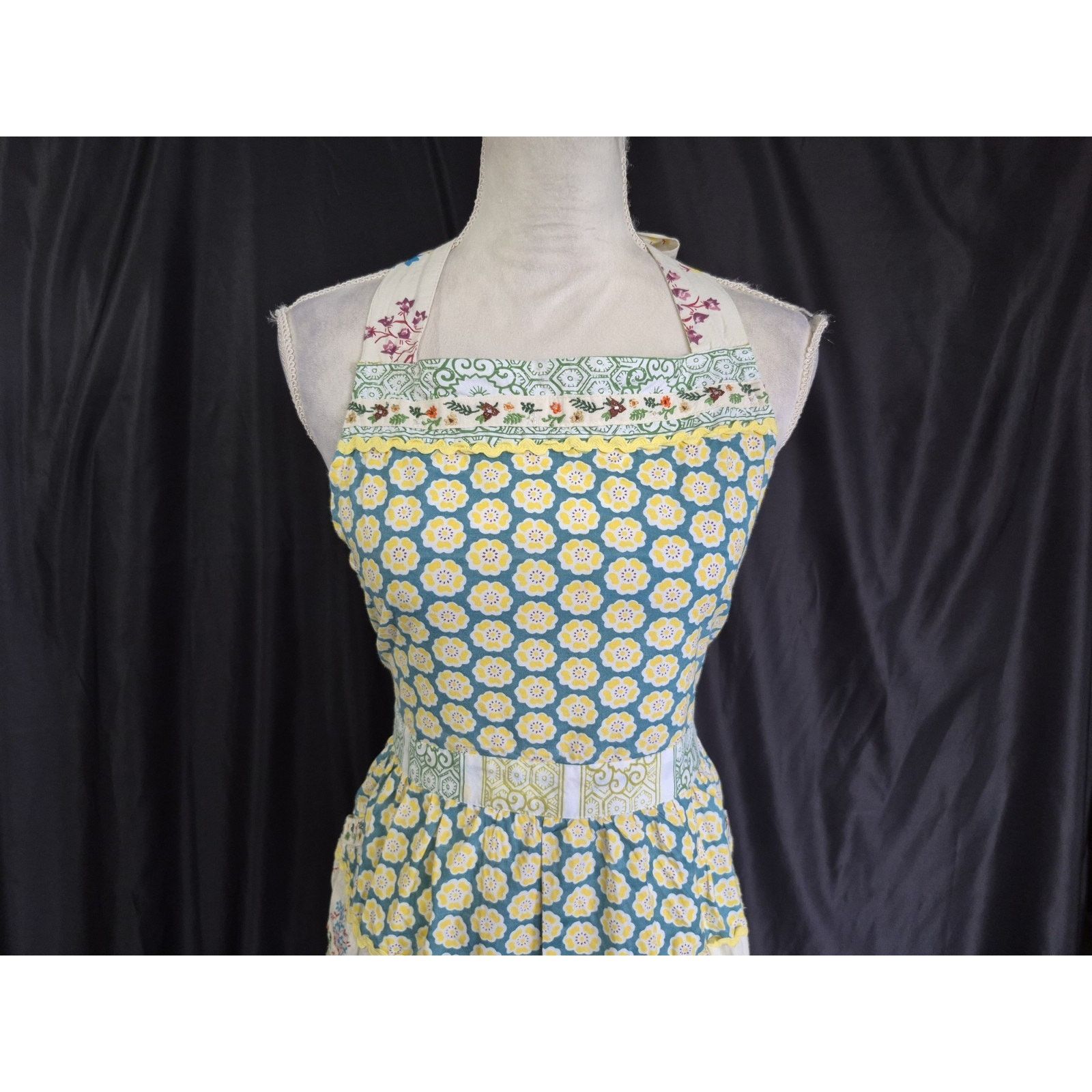 Anthropologie Anthropologie Halter Apron Cotton Front Pockets Tie Neck Size ONE SIZE - 7 Thumbnail