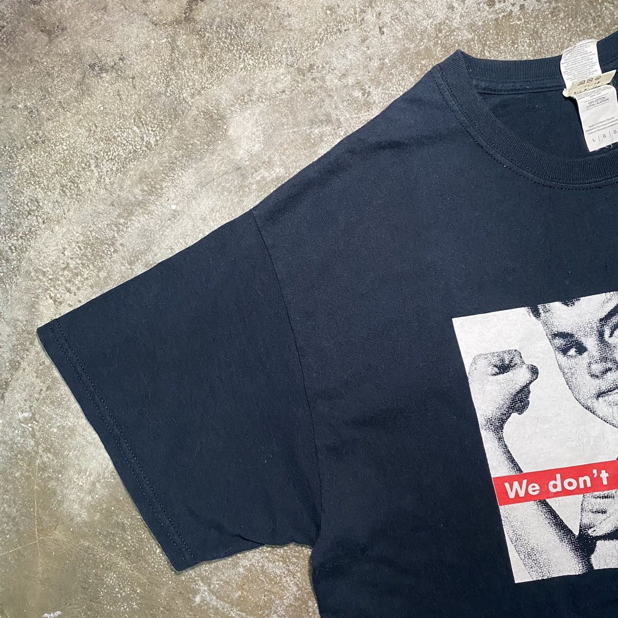 Barbara Kruger Vintage Barbara Kruger Fotofolio Box Logo T Shirt y2k Size US L / EU 52-54 / 3 - 9 Thumbnail