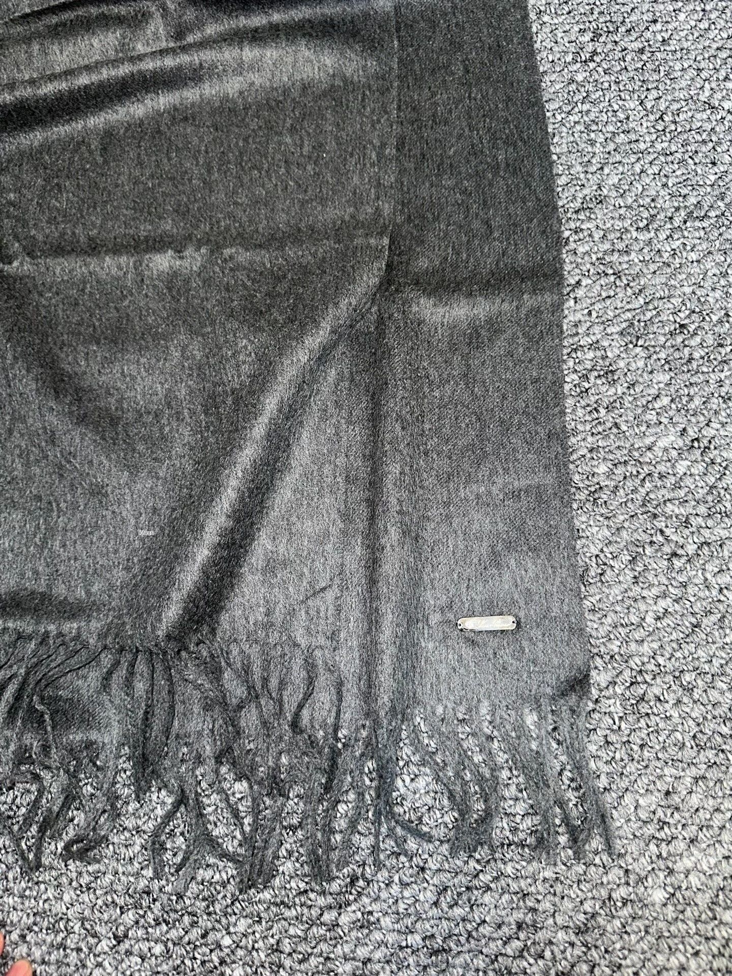 Loro Piana Loro Piana Gray Cashmere Scarf Size ONE SIZE - 3 Thumbnail