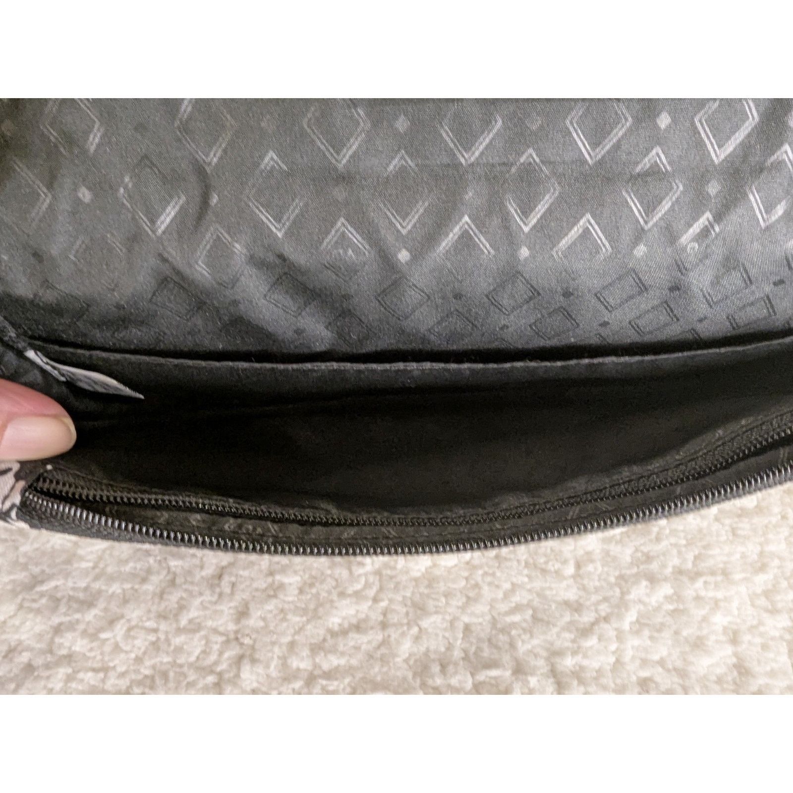 Vera Bradley Vera Bradley Black Quilted Crossbody Purse Bag Black Paisley Size ONE SIZE - 9 Thumbnail