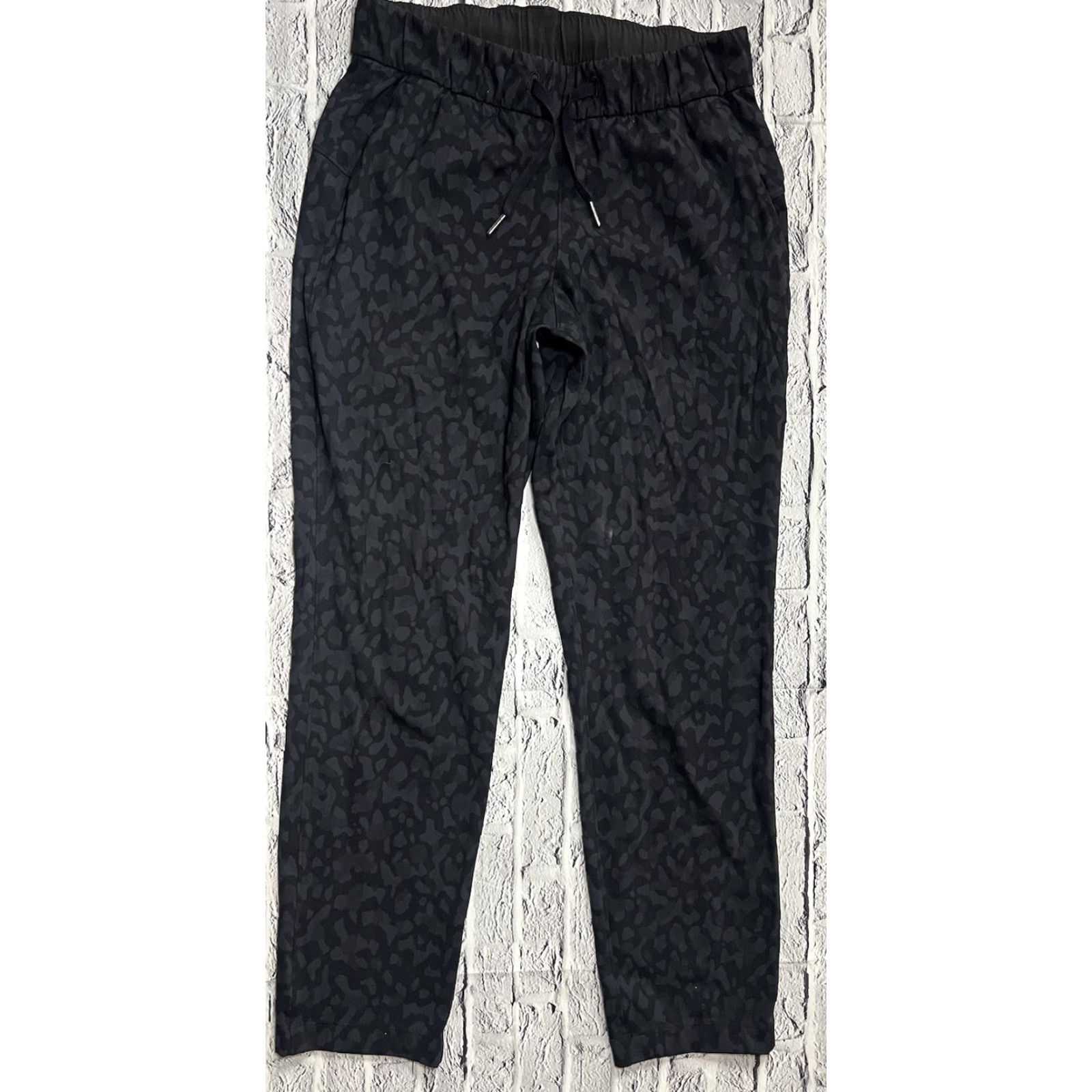 Lululemon Lululemon On The Fly 7/8 Leopard Print Pants Ladies 4 Cropped Black Leopard Animals 27 in Inseam Womens Size 27" / US 4 / IT 40 - 2 Thumbnail
