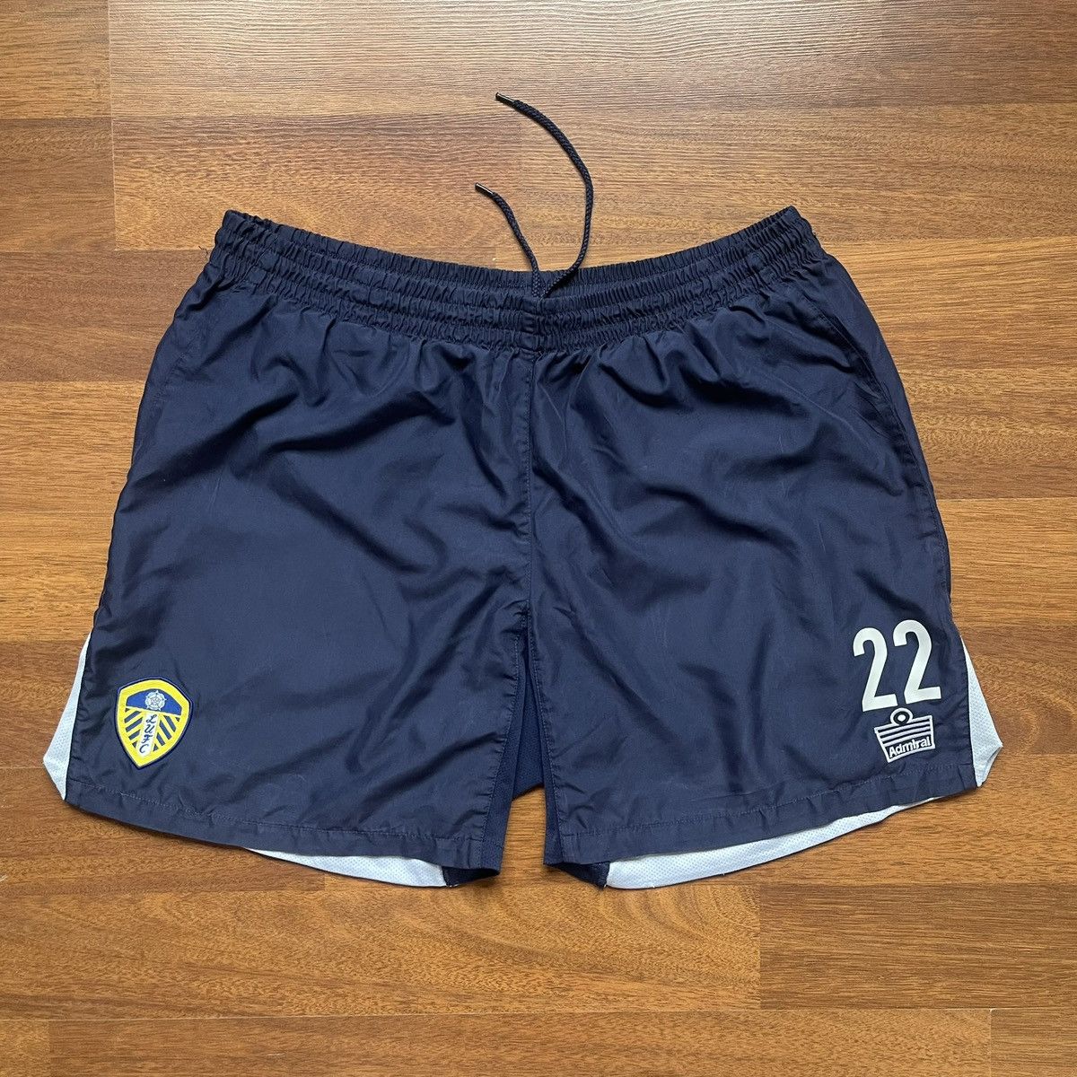 Vintage LEEDS UNITED ADMIRAL FOOTBALL SOCCER AWAY SHORTS #22 Size US 34 / EU 50 - 1 Thumbnail