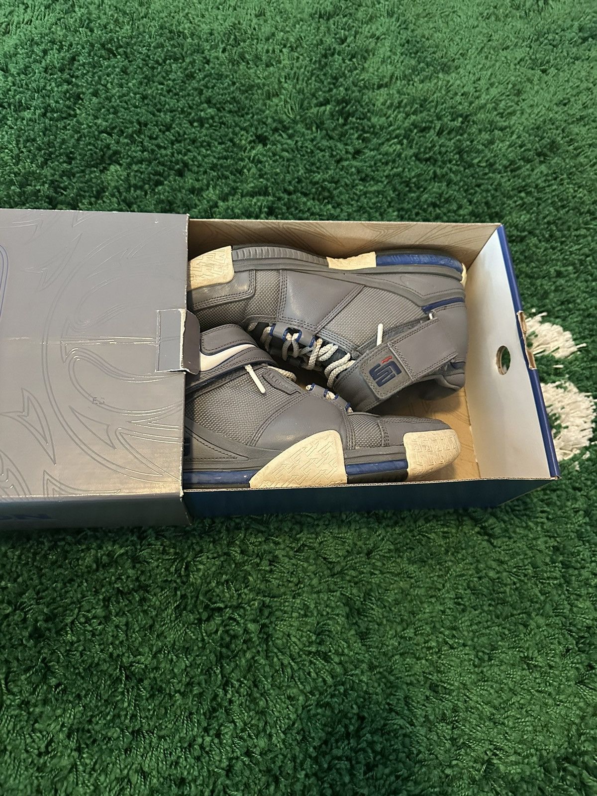 Nike Vintage Zoom Lebron 2 Sneakers 9 Size US 9 / EU 42 - 1 Thumbnail