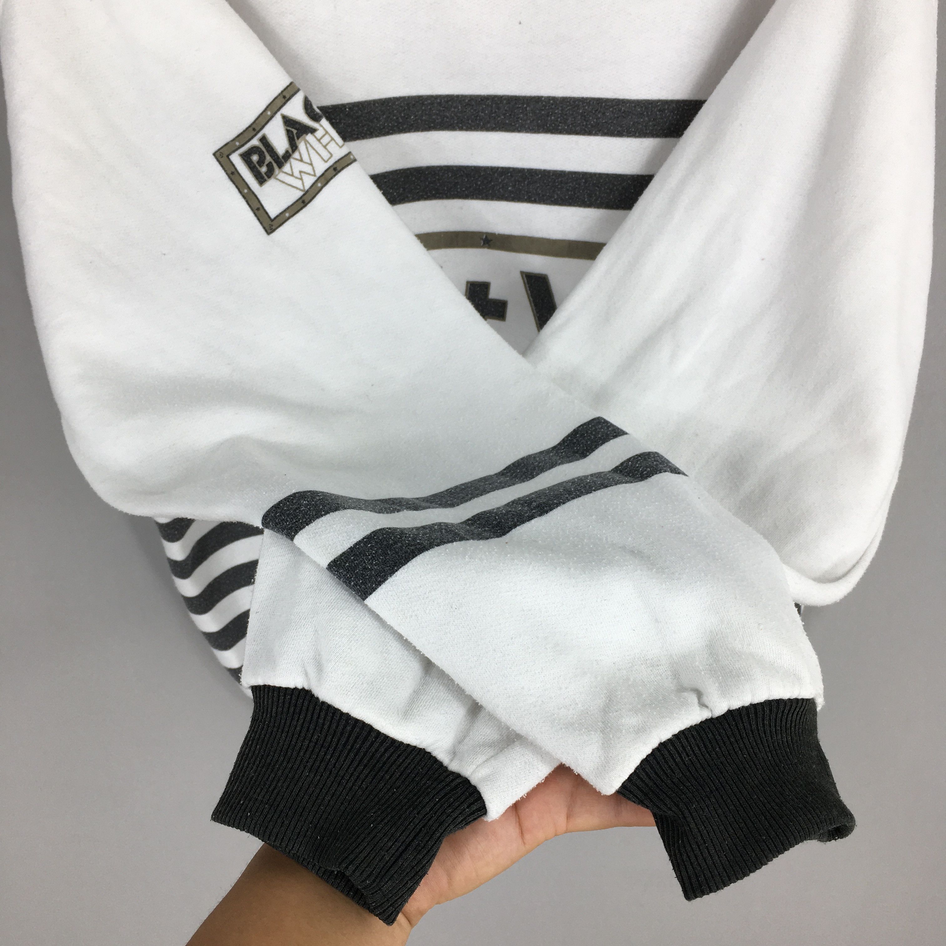 Vintage Vintage 90's Black + White Stripes Sweatshirt Medium Size US M / EU 48-50 / 2 - 5 Thumbnail