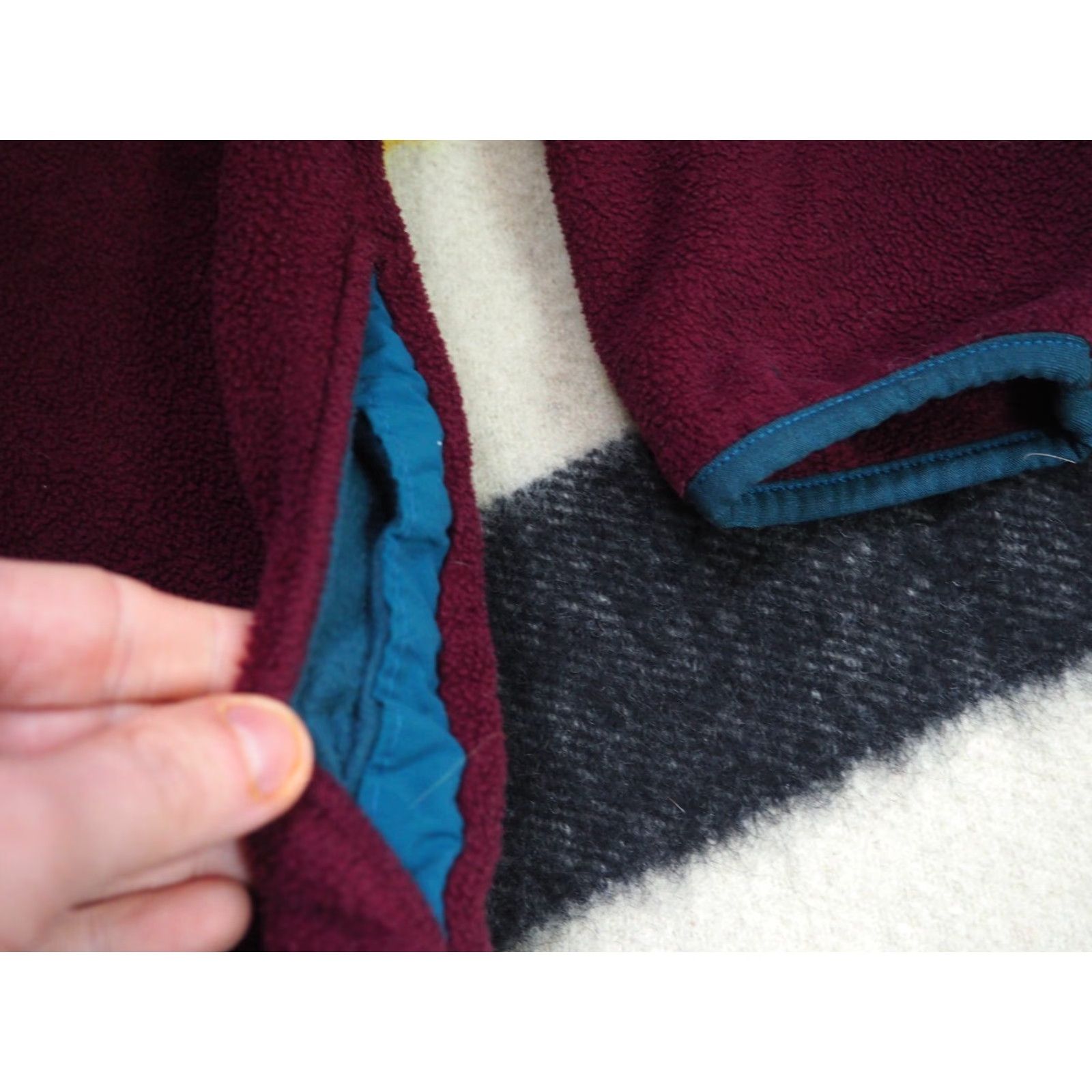 Vintage VINTAGE LL BEAN Jacket Mens L 90s Fleece Snap Outdoor Hiking Red blue Script Logo Embroidered Knit/Bodywarmer - 24" pit to pit 25" length Size US L / EU 52-54 / 3 - 6 Thumbnail