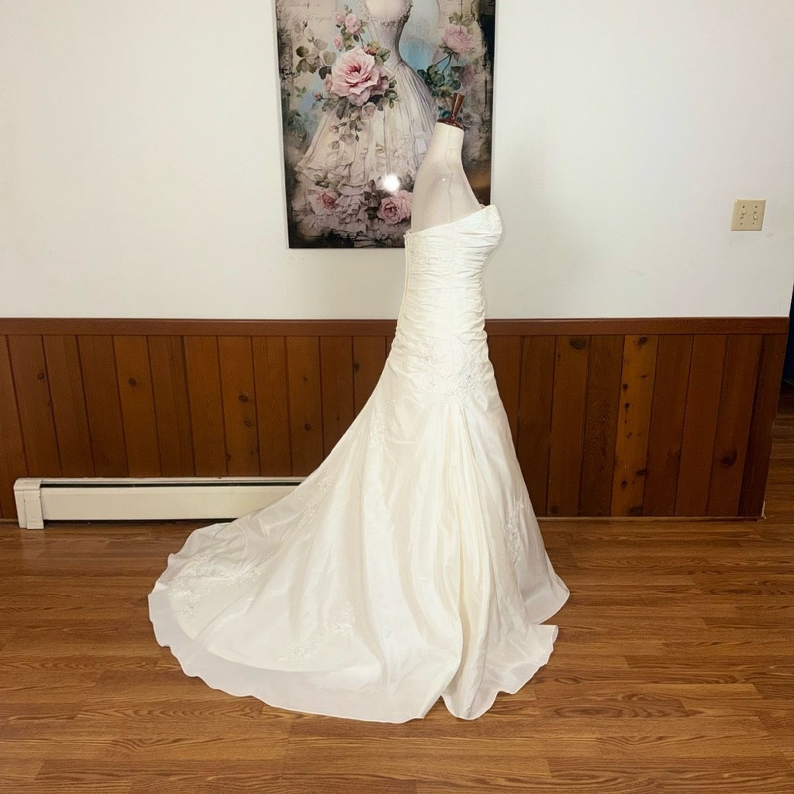 Other Stunning New Private Collection Taffeta Wedding Gown Size L / US 10 / IT 46 - 4 Thumbnail