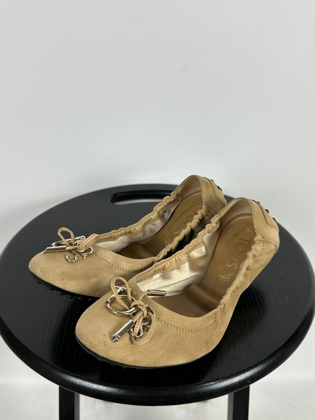 Tod's Tod’s Beige Suede Ballet Flats Size US 8.5 / IT 38.5 - 14 Thumbnail