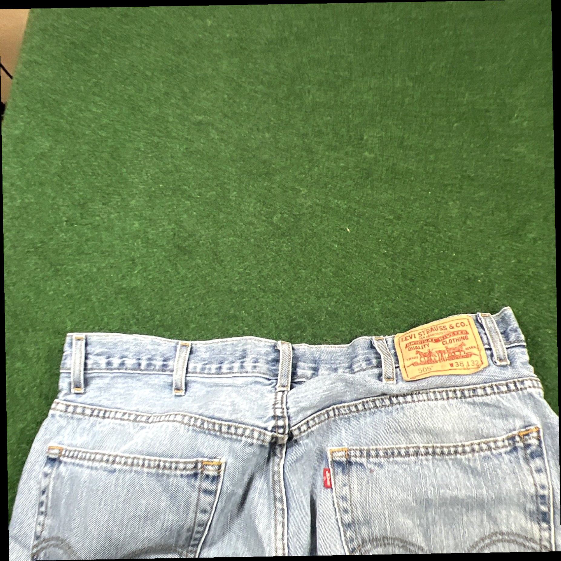 Levi's LEVI'S 505 Jeans Mens 38x32 Blue Creased Whiskered Hiking Camping Farm Work Size US 38 / EU 54 - 7 Thumbnail