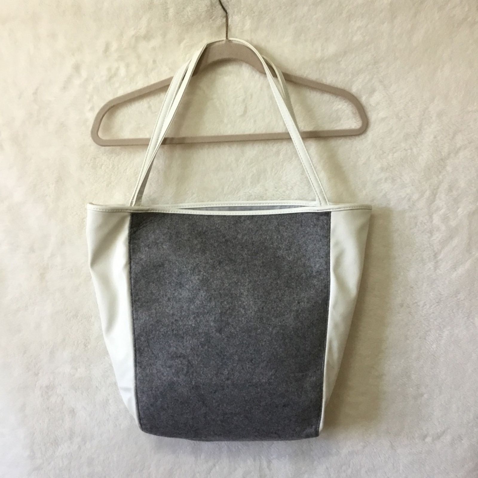 Neiman Marcus Neiman Marcus White with Pattern Tote Bag Size ONE SIZE - 1 Thumbnail