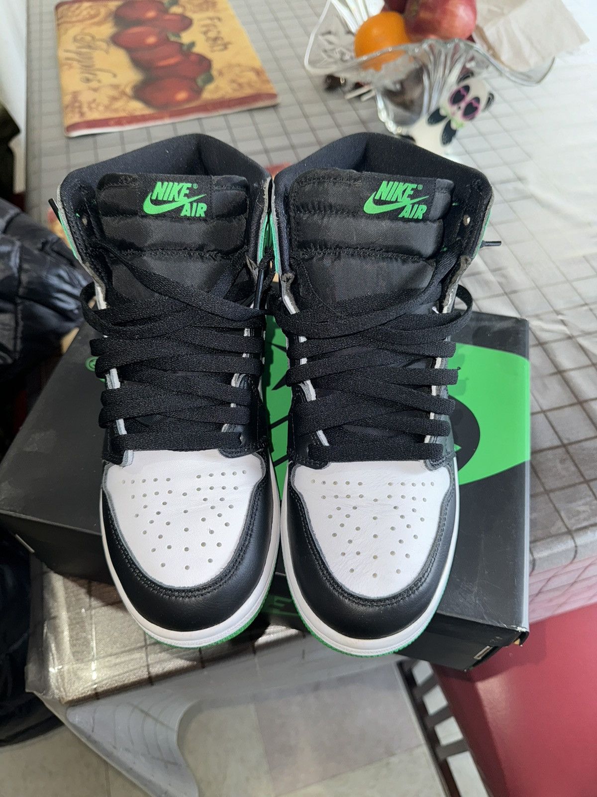 Jordan Brand Air Jordan 1 Retro High OG Lucky Green Size US 7.5 / EU 40-41 - 1 Thumbnail