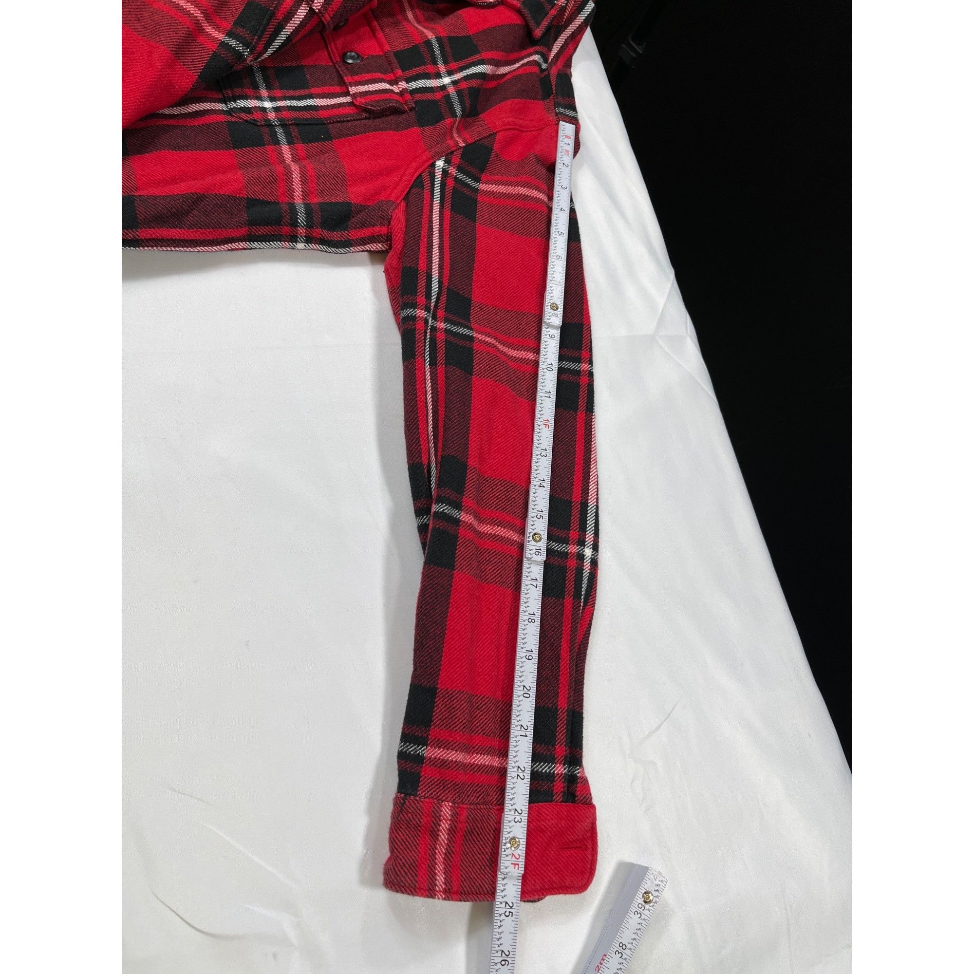 Express Express SKU 7653 Mens Red and Black Plaid Flannel Button Up Size US XL / EU 56 / 4 - 7 Thumbnail