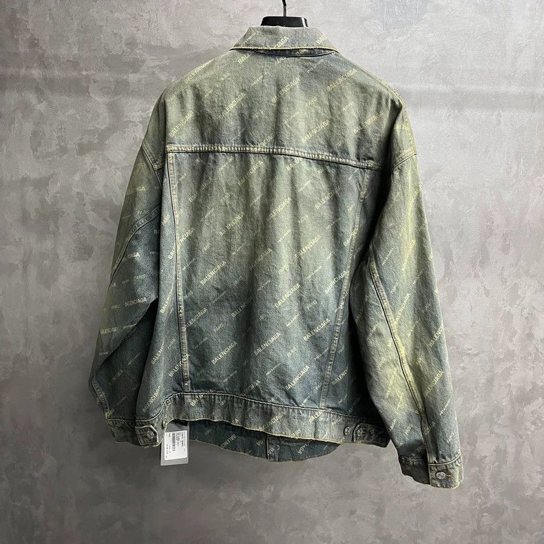 Balenciaga Balenciaga latest logo print distressed collar single breas Size US M / EU 48-50 / 2 - 5 Thumbnail