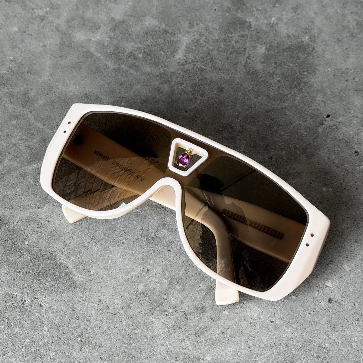 Louis Vuitton Louis Vuitton AW06 RUNWAY Vintage Bindi Garnet Sunglasses Size ONE SIZE - 1 Thumbnail